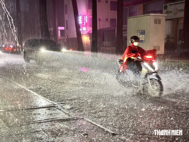 Nam bộ mưa lớn kéo dài hơn dự báo- Ảnh 1.