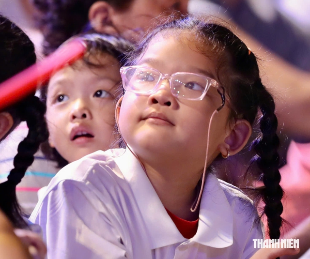Khán giả lắng đọng, rơi nước mắt cùng 'Nghĩa tình Phương Nam - Cùng con đi tiếp cuộc đời' - Ảnh 4.