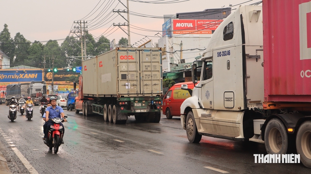 Đường Nguyễn Huệ (phường Bình Phước) bao giờ được sửa chữa? - Ảnh 14.