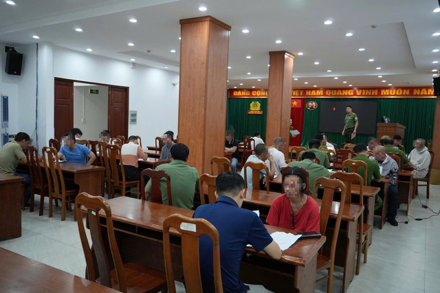 C&ocirc;ng an TP.HCM tiếp nhận 42 c&ocirc;ng d&acirc;n bị Mỹ trục xuất về nước - Ảnh 2.