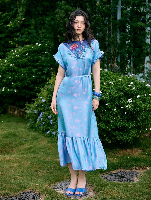 Sở hữu vẻ ngoài thanh thoát, nữ tính với đầm suông từ lụa và linen