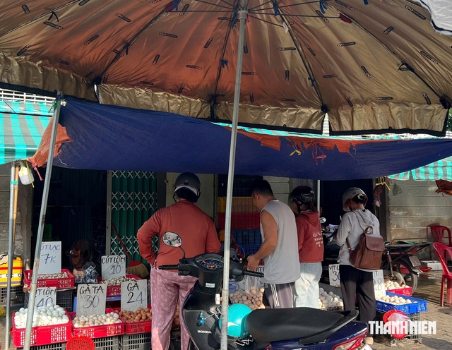 Những chợ cóc giá rẻ dành cho sinh viên, người thu nhập thấp - Ảnh 2.