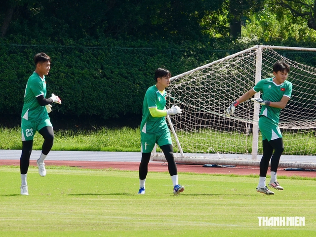 U.23 Việt Nam tập chiến thuật đặc biệt, chống &lsquo;vũ kh&iacute;&rsquo; n&eacute;m bi&ecirc;n cực kỳ lợi hại của U.23 Philippines- Ảnh 14.