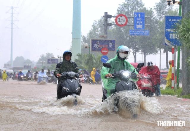 Hà Nội mưa gần 200 mm trong 13 tiếng, còn mưa rất lớn trong ngày 17.9- Ảnh 1.