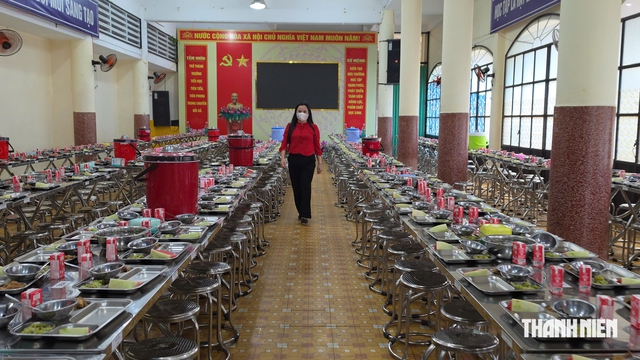 Bếp ăn bán trú Trường tiểu học Trưng Vương thay đổi sau sự cố thực phẩm bẩn - Ảnh 2.