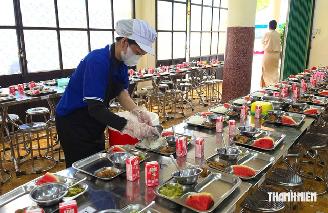 Bếp ăn bán trú Trường tiểu học Trưng Vương thay đổi sau sự cố thực phẩm bẩn - Ảnh 3.