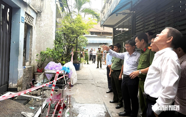 L&atilde;nh đạo TP.HCM thăm hỏi nạn nh&acirc;n trong vụ ch&aacute;y nh&agrave; ở phường Chợ Lớn - Ảnh 2.
