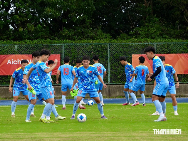 U.23 Việt Nam tập chiến thuật đặc biệt, chống &lsquo;vũ kh&iacute;&rsquo; n&eacute;m bi&ecirc;n cực kỳ lợi hại của U.23 Philippines- Ảnh 5.