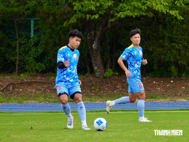 U.23 Việt Nam tập chiến thuật đặc biệt, chống &lsquo;vũ kh&iacute;&rsquo; n&eacute;m bi&ecirc;n cực kỳ lợi hại của U.23 Philippines- Ảnh 12.