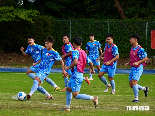 U.23 Việt Nam tập chiến thuật đặc biệt, chống &lsquo;vũ kh&iacute;&rsquo; n&eacute;m bi&ecirc;n cực kỳ lợi hại của U.23 Philippines- Ảnh 3.