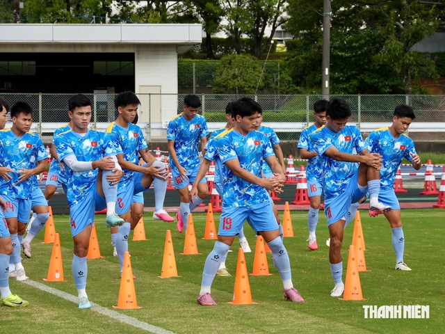 U.23 Việt Nam tập chiến thuật đặc biệt, chống &lsquo;vũ kh&iacute;&rsquo; n&eacute;m bi&ecirc;n cực kỳ lợi hại của U.23 Philippines- Ảnh 4.