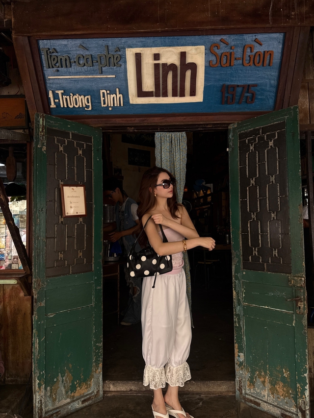 Phá vỡ nét đơn điệu với túi chấm bi chuẩn thanh lịch - Ảnh 2.