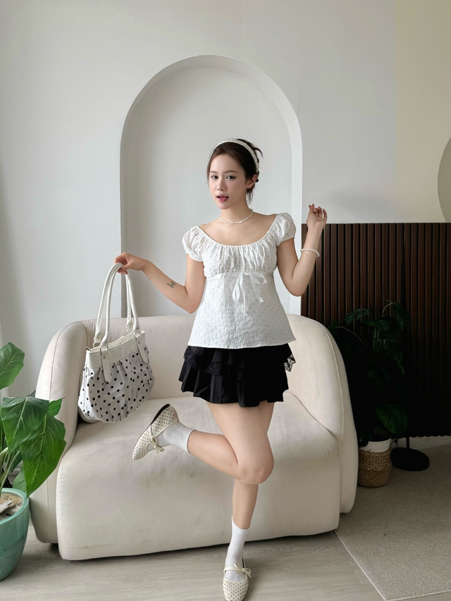 Phá vỡ nét đơn điệu với túi chấm bi chuẩn thanh lịch - Ảnh 3.