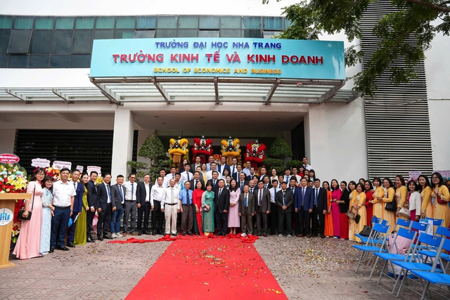 Trường Kinh tế và kinh doanh: Kết nối giảng đường với thị trường lao động- Ảnh 1.
