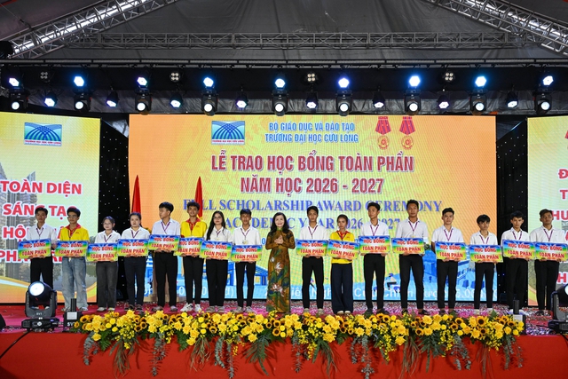 Một trường đại học trao 9 tỉ đồng học bổng cho sinh viên - Ảnh 3.