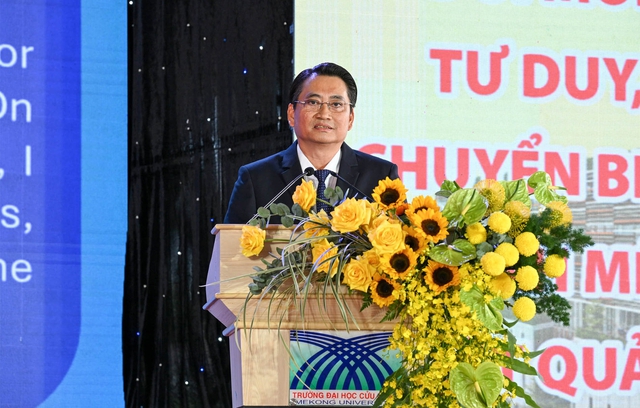 Một trường đại học trao 9 tỉ đồng học bổng cho sinh viên - Ảnh 1.