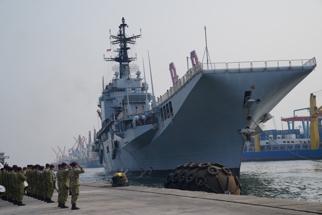 Indonesia chính thức sở hữu tàu sân bay - Ảnh 4.