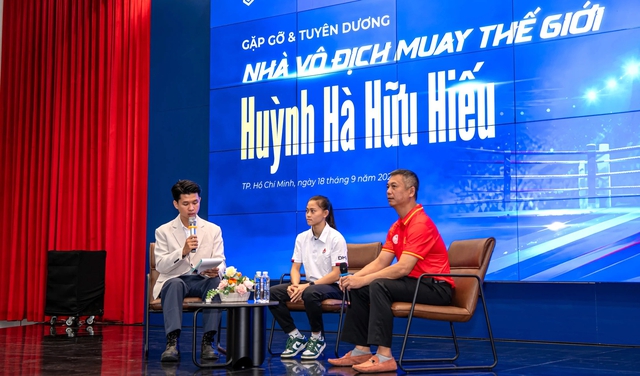 Nữ võ sĩ giành huy chương vàng Muay thế giới được trường ĐH trao học bổng - Ảnh 1.