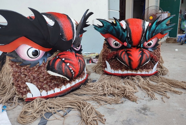 Cậu bé 7 tuổi và hành trình gần 30 năm làm đầu lân làng Búng - Ảnh 2.