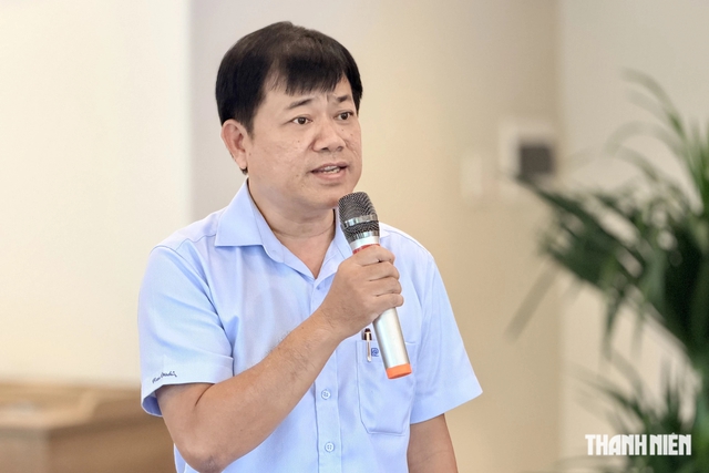 Lãnh đạo một phường ở TP.HCM ra quán cà phê nghe dân góp ý - Ảnh 4.