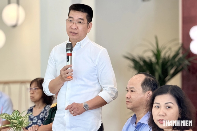 Lãnh đạo một phường ở TP.HCM ra quán cà phê nghe dân góp ý - Ảnh 5.