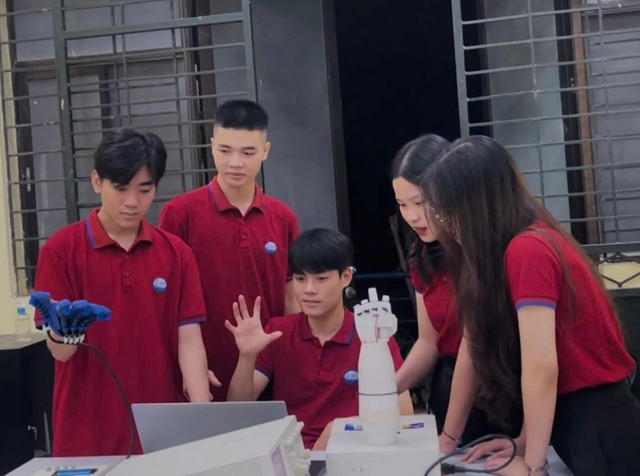 Găng tay robot giúp người bệnh tập phục hồi chức năng tay ngay tại nhà - Ảnh 2.