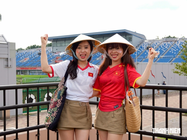 Chị em điều dưỡng sinh đôi trao nhắn nhủ dễ thương đến tiền đạo U.23 Việt Nam Thanh Nhàn- Ảnh 2.