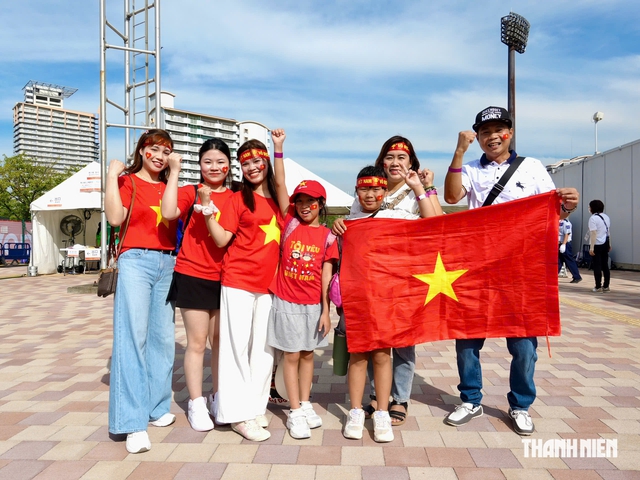 Chị em điều dưỡng sinh đôi trao nhắn nhủ dễ thương đến tiền đạo U.23 Việt Nam Thanh Nhàn- Ảnh 9.