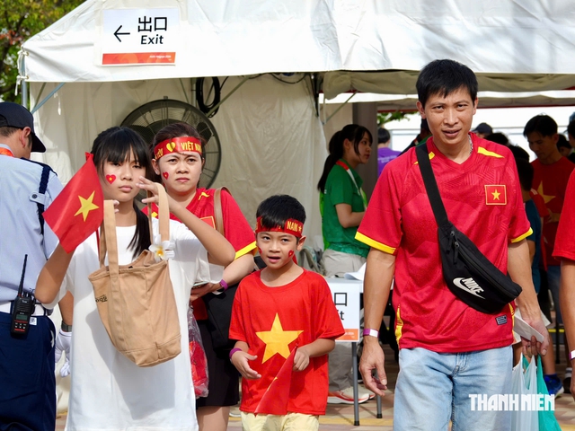 Chị em điều dưỡng sinh đôi trao nhắn nhủ dễ thương đến tiền đạo U.23 Việt Nam Thanh Nhàn- Ảnh 7.
