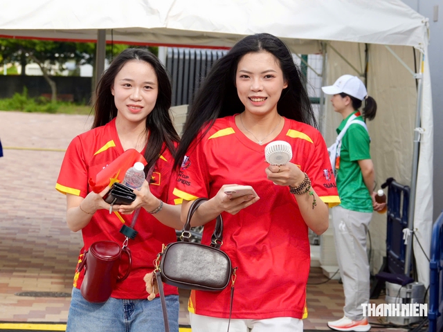 Chị em điều dưỡng sinh đôi trao nhắn nhủ dễ thương đến tiền đạo U.23 Việt Nam Thanh Nhàn- Ảnh 5.