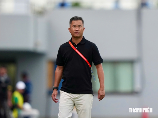 HLV Đinh Hồng Vinh tiết lộ vui: ‘Học trò xúi tôi mặc đồ đen, may mắn đến với U.23 Việt Nam thật’- Ảnh 1.