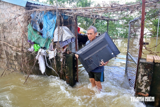 Nước sông Bùi vượt báo động 3, hơn 600 người dân vùng 'rốn lũ' phải sơ tán - Ảnh 12.