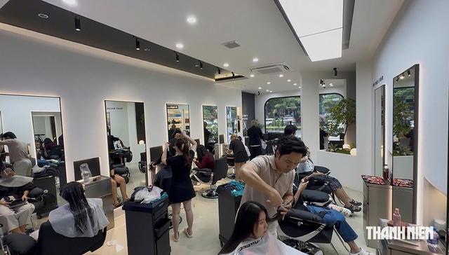 Chủ salon tóc và những vị khách đặc biệt - Ảnh 5.
