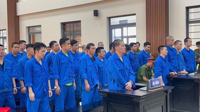 Bị cáo Nguyễn Văn Sĩ cầm đầu hơn 300 học viên bỏ trốn cai nghiện bị phạt - Ảnh 1.