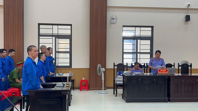 Bị cáo Nguyễn Văn Sĩ cầm đầu hơn 300 học viên bỏ trốn cai nghiện bị phạt - Ảnh 3.