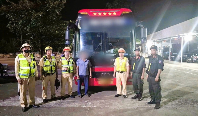 Phát hiện xe khách vận chuyển 15 xe máy, có 2 xe liên quan vụ trộm cắp - Ảnh 2.