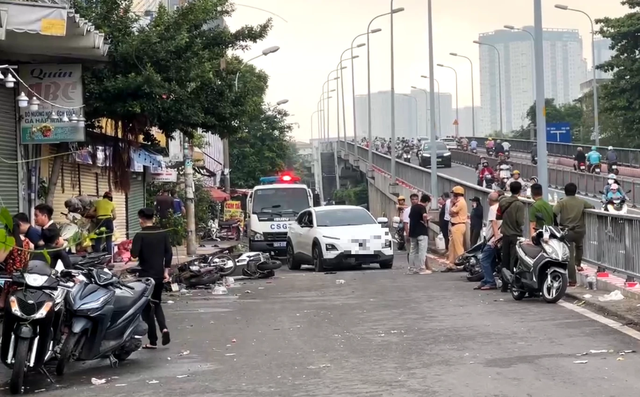 Điều tra vụ &ocirc; t&ocirc; t&ocirc;ng nhiều xe dưới ch&acirc;n cầu Chữ Y - Ảnh 1.
