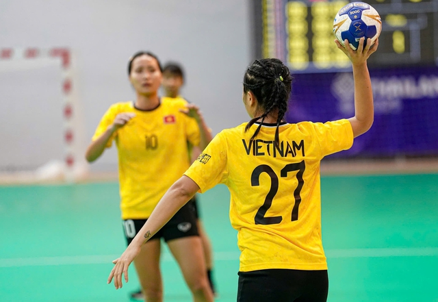 Đội tuyển b&oacute;ng n&eacute;m nữ Việt Nam đối đầu đương kim v&ocirc; địch ASIAD Nhật Bản: Chấp nhận thất bại- Ảnh 1.
