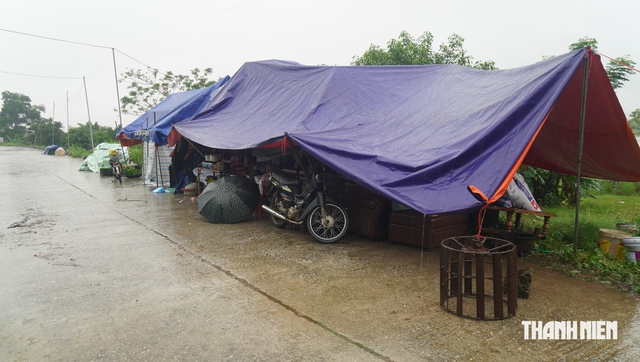 Khổ như d&acirc;n ngoại đ&ecirc; m&ugrave;a lũ lụt- Ảnh 3.