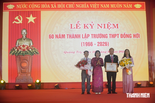 Trường THPT Đồng Hới 60 năm vượt bom đạn, dựng xây truyền thống- Ảnh 3.