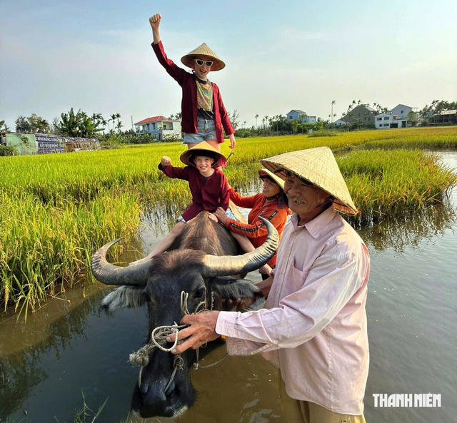 Vì sao các phụ huynh Úc từ bỏ công việc để đưa con đến Việt Nam học? - Ảnh 2.
