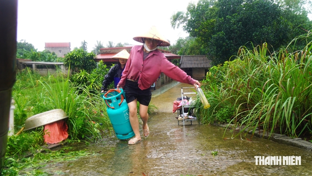 Khổ như d&acirc;n ngoại đ&ecirc; m&ugrave;a lũ lụt- Ảnh 7.