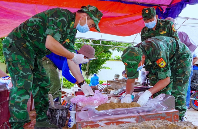 Lễ Quốc khánh 2.9, lính biên phòng vẫn bám nghĩa trang tìm đồng đội - Ảnh 1.