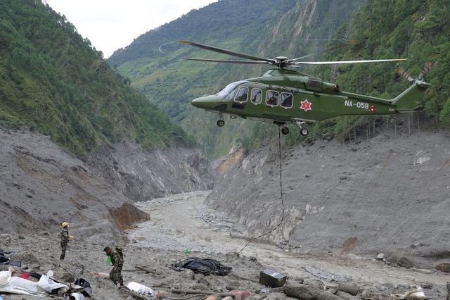 Hy vọng vẫn chưa tắt sau cơn lũ dữ ở Nepal - Ảnh 1.