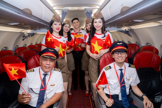 Rực rỡ cờ đỏ sao vàng, Vietjet mang Tết Độc lập lên độ cao 10.000 mét- Ảnh 10.