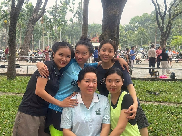 Bà chủ U.60 thay đổi sau hơn 20 năm quanh căn bếp - Ảnh 1.