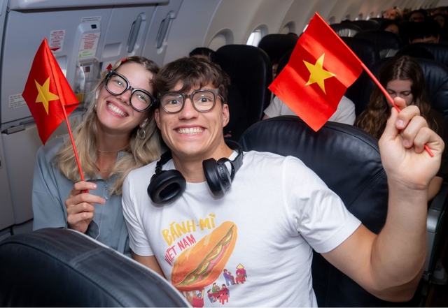 Rực rỡ cờ đỏ sao vàng, Vietjet mang Tết Độc lập lên độ cao 10.000 mét- Ảnh 4.