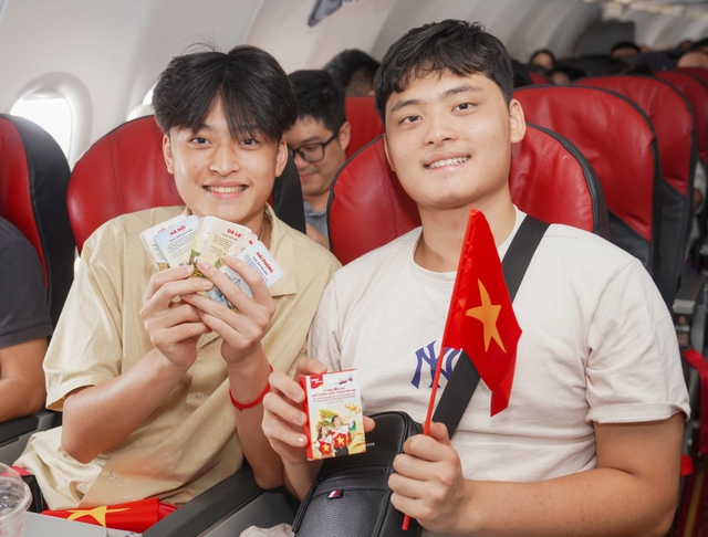 Rực rỡ cờ đỏ sao vàng, Vietjet mang Tết Độc lập lên độ cao 10.000 mét- Ảnh 5.