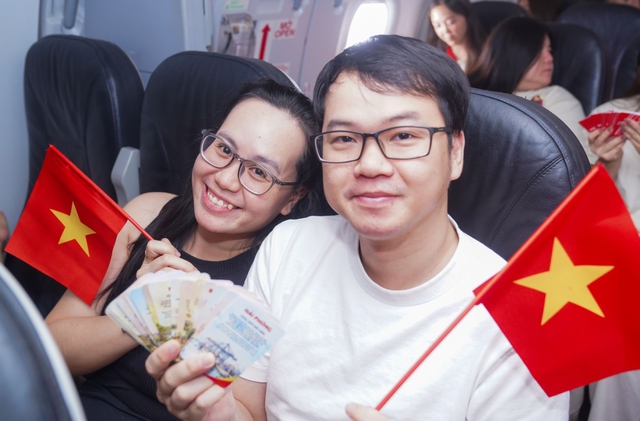 Rực rỡ cờ đỏ sao vàng, Vietjet mang Tết Độc lập lên độ cao 10.000 mét- Ảnh 6.