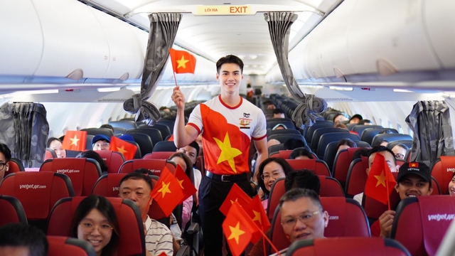 Rực rỡ cờ đỏ sao vàng, Vietjet mang Tết Độc lập lên độ cao 10.000 mét- Ảnh 9.